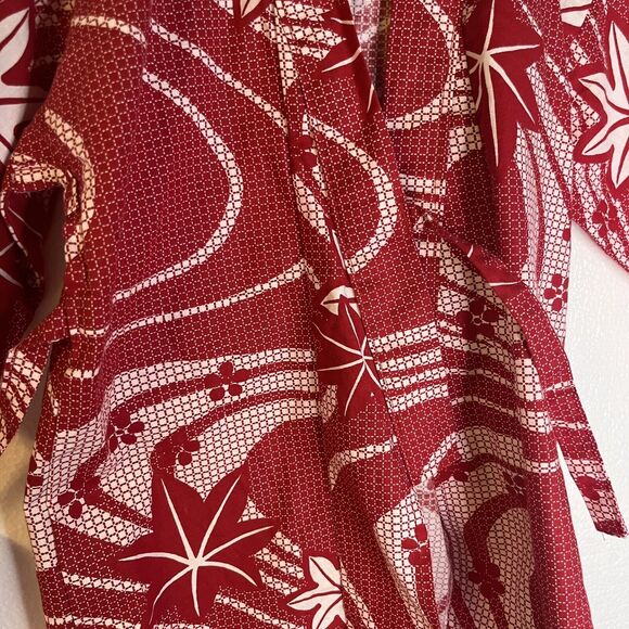 Red Kimono by Midori International 100 Cotton Leaf Motif size Toddler - Picture 2 of 7